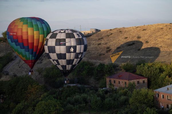 Երկու օդապարիկների՝ սրտի տեսքով ստվերը - Sputnik Արմենիա