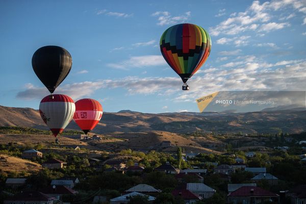 Օդապարիկների գունեղ «հրավառությունը» - Sputnik Արմենիա