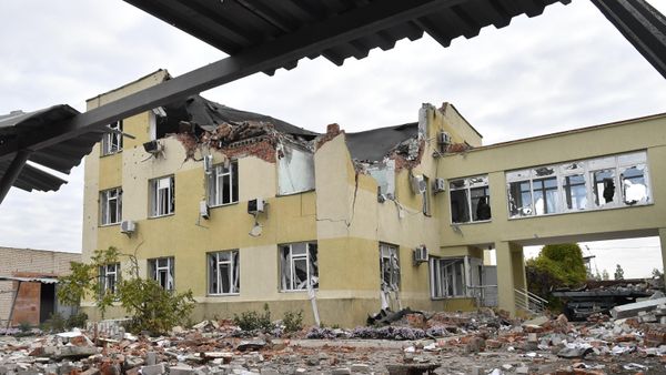 Разрушенные здания на территории завода в Энергодаре - Sputnik Армения