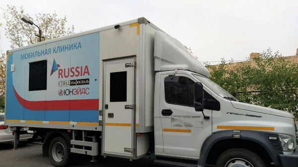 В рамках программы помощи РФ при поддержке региональной общественной организации СПИД-Инфосвязь Армении представлена 4-я мобильная диагностическая клиника (17 октября 2022). Еревaн - Sputnik Армения