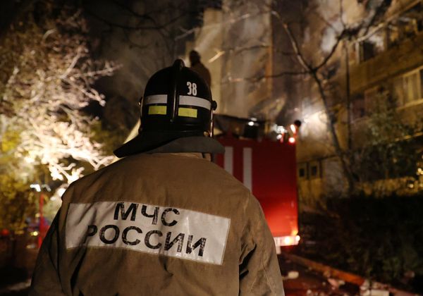 Сотрудники МЧС России работают на месте падения сверхзвукового истребителя - Sputnik Армения