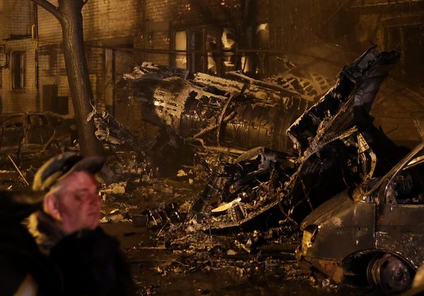 Фрагмент сверхзвукового Су-34, упавшего на жилой дом  - Sputnik Армения