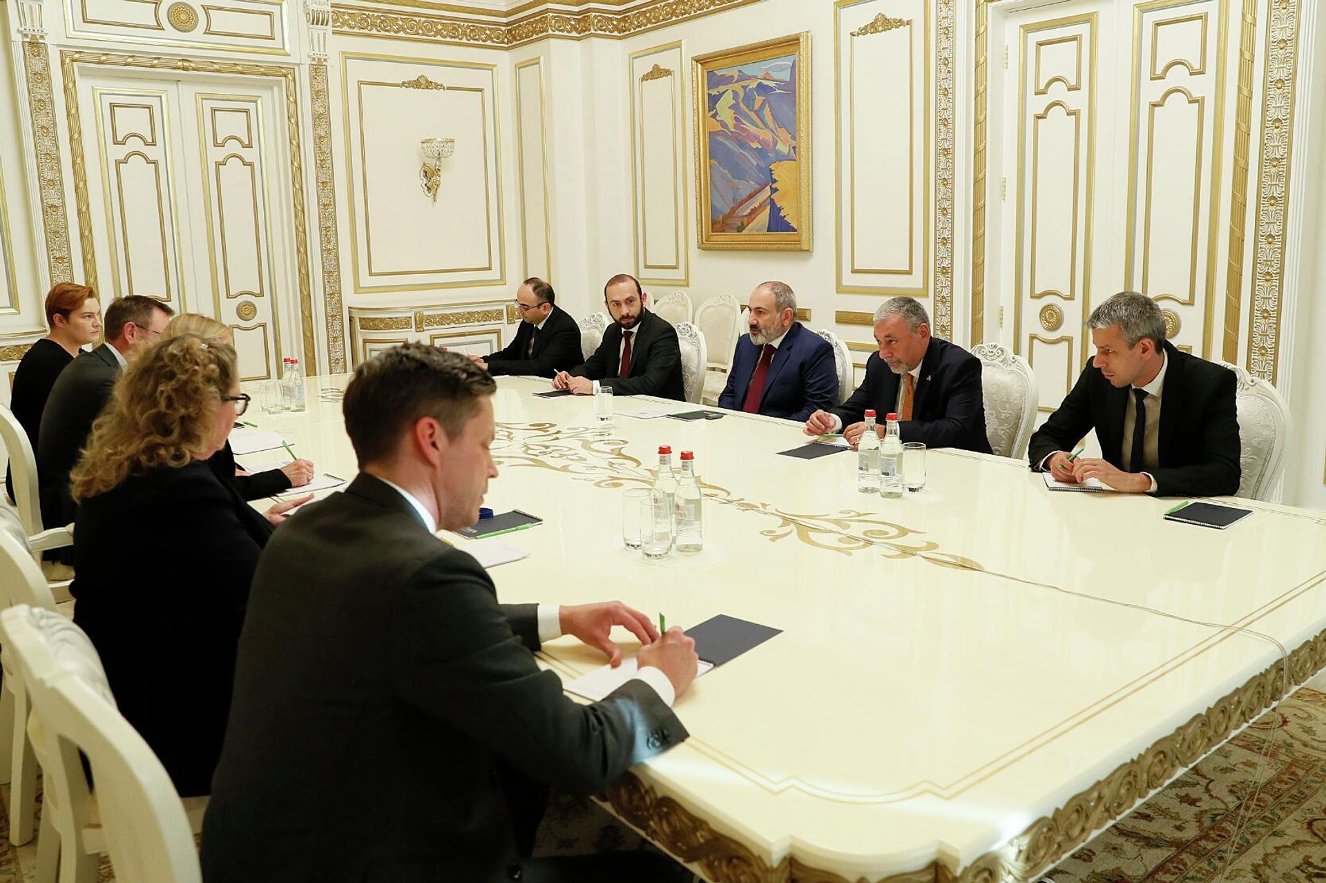 Премьер-министр Никол Пашинян принял делегацию во главе с министром иностранных дел Норвегии Анникен Хютфельдт (18 октября 2022). Еревaн - Sputnik Արմենիա, 1920, 18.10.2022