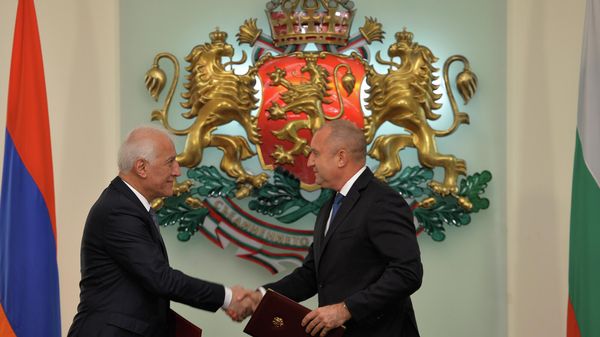 Встреча президентов Республики Армения и Болгарии Ваагна Хачатуряна и Румена Радева (18 октября 2022). София - Sputnik Армения