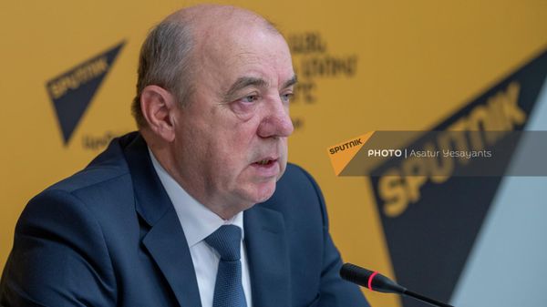 Пресс-конференция министра по техническому регулированию Евразийской экономической комиссии Виктора Назаренко в мультимедийном пресс-центре Sputnik (20 октября 2022). Еревaн - Sputnik Армения