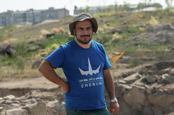 Директор историко-арxеологического музея-заповедника Эребуни Микаэл Бадалян - Sputnik Армения