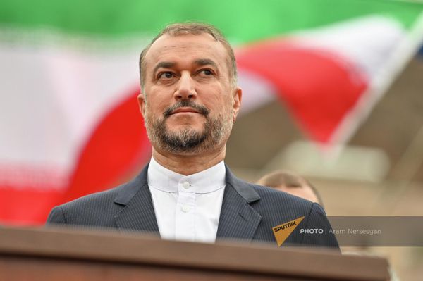 Главы МИД Армении и Ирана Арарат Мирзоян и Хосейн Амир Абдоллахиан на открытии генконсульства Ирана в Капане ( 21 октября 2022). Сюник - Sputnik Армения