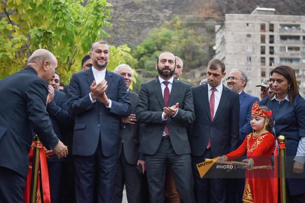 Հայաստանի և Իրանի ԱԳ ղեկավարները մասնակցում են հյուպատոսարանի հանդիսավոր բացմանը - Sputnik Արմենիա