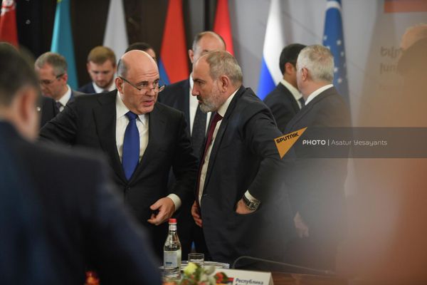 Հայաստանի եւ Ռուսաստանի վարչապետներ Նիկոլ Փաշինյանը և Միխայիլ Միշուստինը նիստից առաջ - Sputnik Արմենիա
