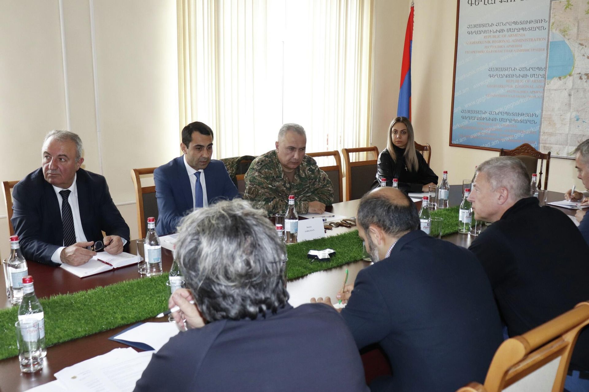 Губернатор Гегаркуникской области Карен Саркисян принял представителей миссии по установлению фактов ОБСЕ во главе с полковником Робертом Аркадиусом Ткачуком (21 октября 2022). Гегаркуник - Sputnik Արմենիա, 1920, 21.10.2022