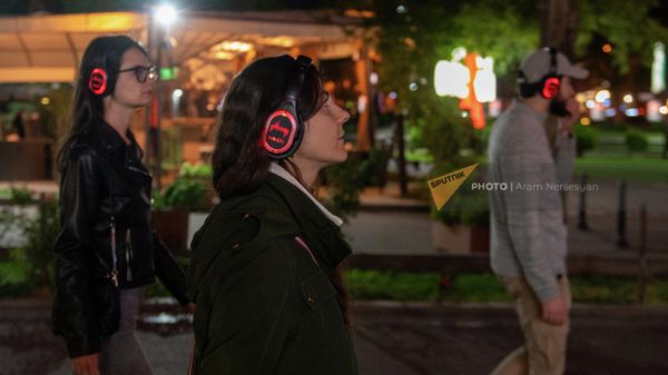 Զբոսաշրջիկներ Երևանի փողոցներում - Sputnik Արմենիա