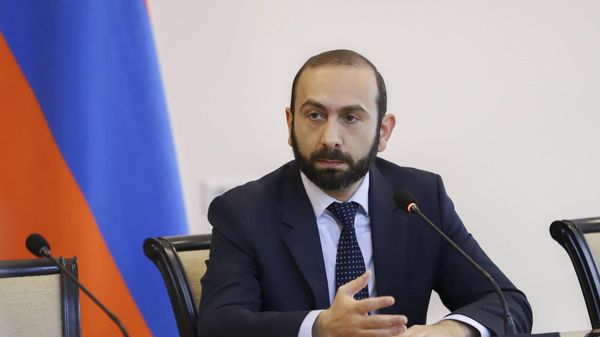 Министр иностранных дел Арарат Мирзоян принял миссию ОБСЕ по оценке потребностей во главе с представителем Польши в ОБСЕ полковником Робертом Аркадиусом Ткачуком (22 октября 2022). Ереван - Sputnik Армения
