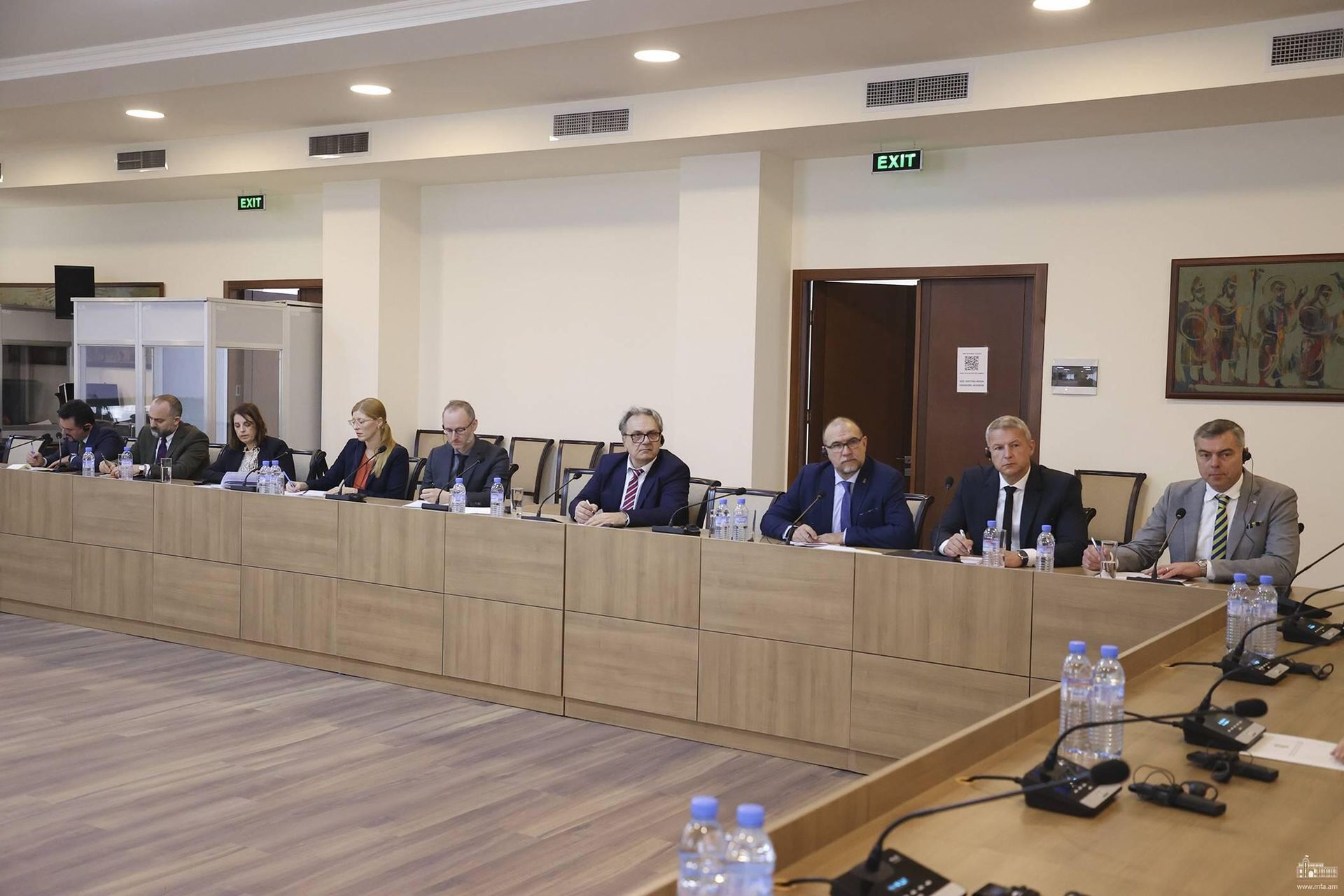 Министр иностранных дел Арарат Мирзоян принял миссию ОБСЕ по оценке потребностей во главе с представителем Польши в ОБСЕ полковником Робертом Аркадиусом Ткачуком (22 октября 2022). Ереван - Sputnik Արմենիա, 1920, 22.10.2022
