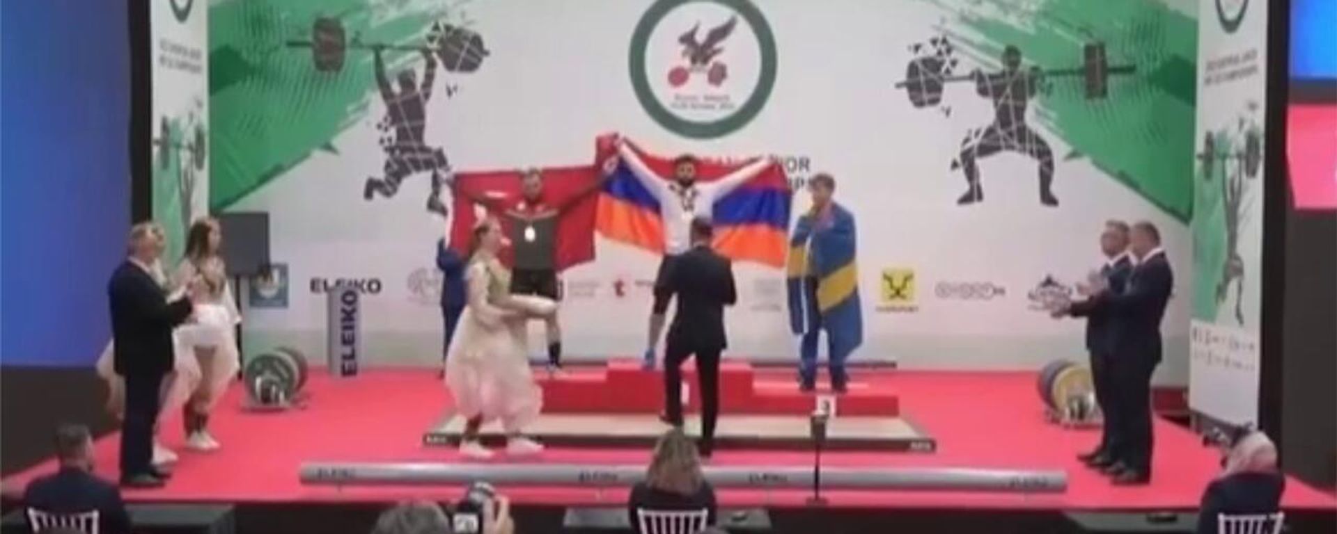 Թուրք ծանրորդը հրաժարվել է սեղմել ԵԱ-ի հաղթող Գարիկ Կարապետյանի ձեռքը. տեսանյութ Թուրք ծանրորդը հրաժարվել է սեղմել ԵԱ-ի հաղթող Գարիկ Կարապետյանի ձեռքը. տեսանյութ - Sputnik Արմենիա, 1920, 22.10.2022