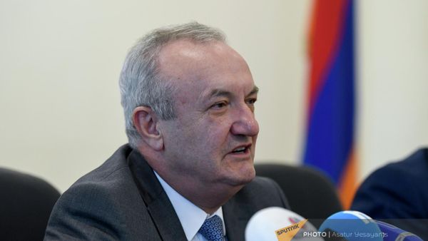 Министр ОНКС Ваграм Думанян на встрече с медалистами чемпионата мира по борьбе U23 и чемпионата Европы по боксу среди женщин (26 октября 2022). Еревaн - Sputnik Армения