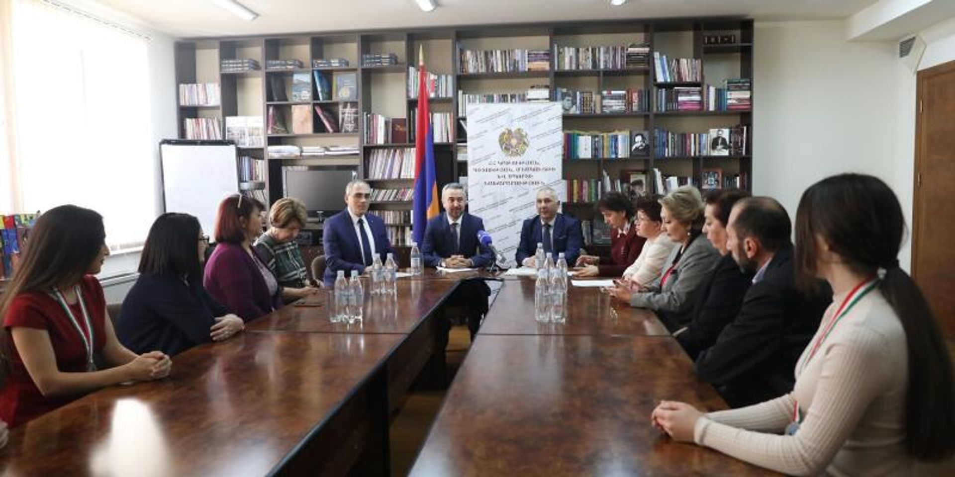 Замминистра ОНКС Ара Хзмалян встретился с участниками прошедших в Душанбе 16-х Дельфийских игр стран СНГ (26 октября 2022). Еревaн - Sputnik Армения, 1920, 26.10.2022