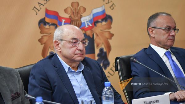 Вазген Манукян на пятом заседании Лазаревского клуба в форме круглого стола на тему Историческое прошлое и настоящее русско-армянских отношений (28 октября 2022). Еревaн - Sputnik Армения