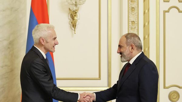 Премьер-министр Пашинян принял генерального секретаря Интерпола Юргена Штока (28 октября 2022). Еревaн - Sputnik Армения