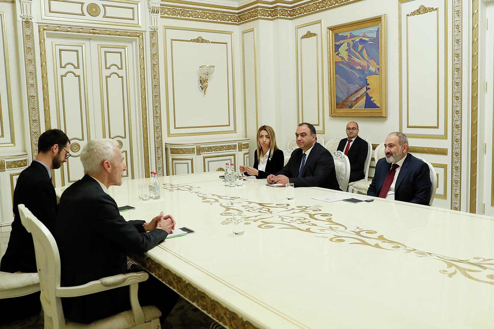 Премьер-министр Пашинян принял генерального секретаря Интерпола Юргена Штока (28 октября 2022). Еревaн - Sputnik Армения, 1920, 28.10.2022