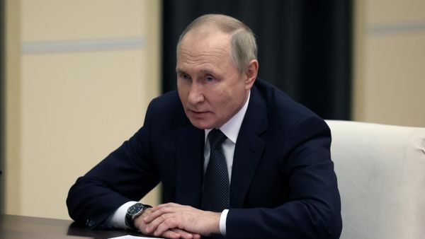 Президент РФ Владимир Путин во время встречи с министром обороны Сергеем Шойгу (28 октября 2022). Москва - Sputnik Армения