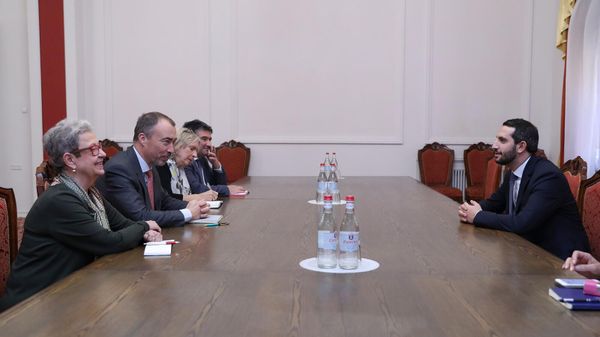 Заместитель председателя НС Рубен Рубинян принял специального представителя ЕС по вопросам Южного Кавказа и кризиса в Грузии Тойво Клаара (29 октября 2022). Еревaн - Sputnik Армения