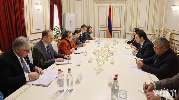 Ալեն Սիմոնյանն ընդունել է ԱՄՆ ՄԶԳ Եվրոպայի և Եվրասիայի բյուրոյի ղեկավար Էրին Էլիզաբեթ ՄըՔին - Sputnik Արմենիա