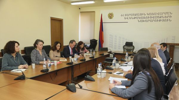 Վաչե Տերտերյանը հանդիպել է  Ռաֆալ Ռիբացկիի գլխավորած պատվիրակությանը - Sputnik Արմենիա