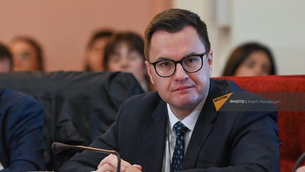 Российский политолог-международник Федор Войтоловский на выездной сессии Международного форума Примаковские чтения (1 ноября 2022). Еревaн - Sputnik Армения