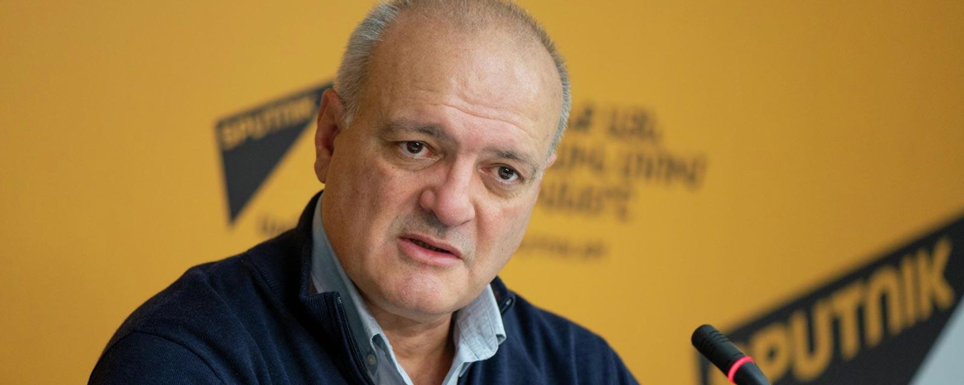 Политтехнолог Виген Акопян на пресс-конференции на тему вопросов, связанных с политическими процессами в Армении (1 ноября 2022). Еревaн - Sputnik Армения, 1920, 25.01.2023