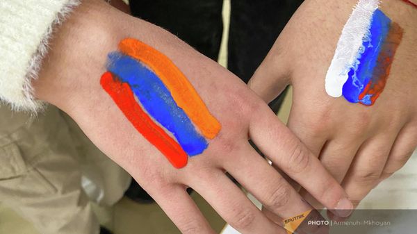 Армянские и российские школьники приняли участие в совместном мероприятии, посвященном Дню народного единства, отмечаемого в России 4 ноября (3 ноября 2022). Гюмри - Sputnik Армения