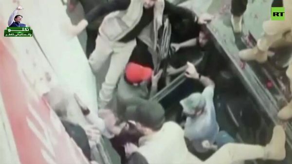 Бывший премьер-министр Пакистана получил несколько ранений в ногу во время митинга - Sputnik Армения