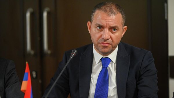 Министры экономики Армении Ваан Керобян и экономики и торговли Кыргызстана Данияр Амангельдиев на первом заседании армяно-киргизской межправительственной комиссии по экономическому сотрудничеству. (4 ноября 2022). Ереван - Sputnik Армения