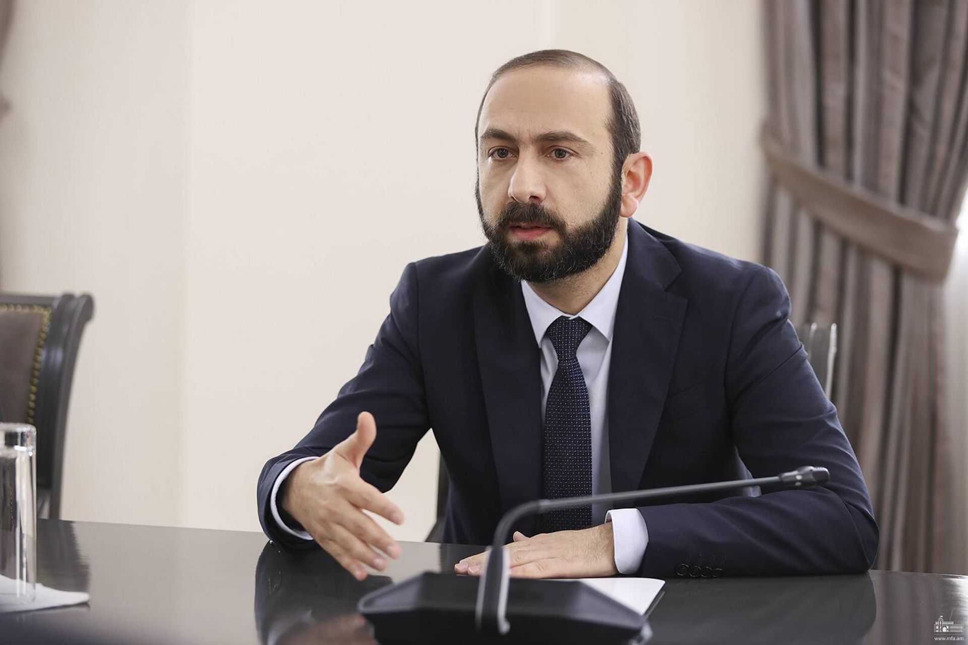 Министр иностранных дел РА Арарат Мирзоян принял руководителя миссии наблюдательных возможностей ЕС в Армении Марека Щигиела (4 ноября 2022). Еревaн - Sputnik Արմենիա, 1920, 04.11.2022