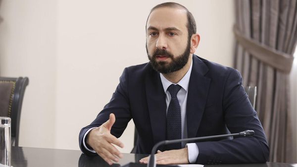 Министр иностранных дел РА Арарат Мирзоян принял руководителя миссии наблюдательных возможностей ЕС в Армении Марека Щигиела (4 ноября 2022). Еревaн - Sputnik Армения