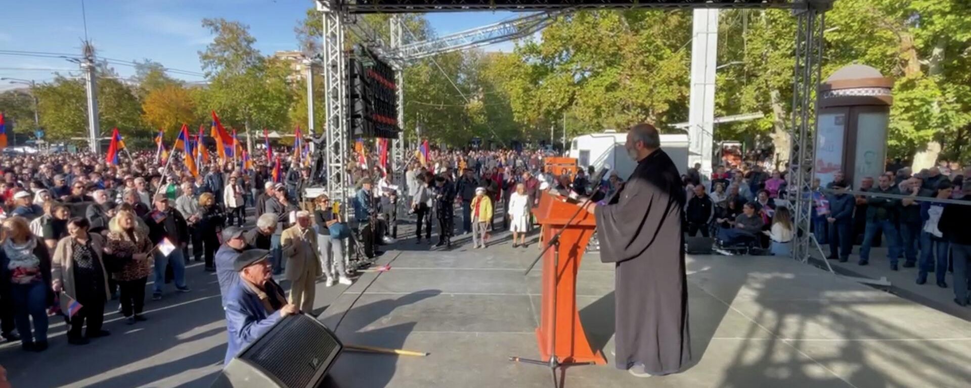 Հանուն քեզ չենք լռելու, Արցախ.  ի պաշտպանություն Արցախի ընդդիմության հանրահավաքին մասնակցում Բագրատ Սրաբազանը - Sputnik Արմենիա, 1920, 05.11.2022