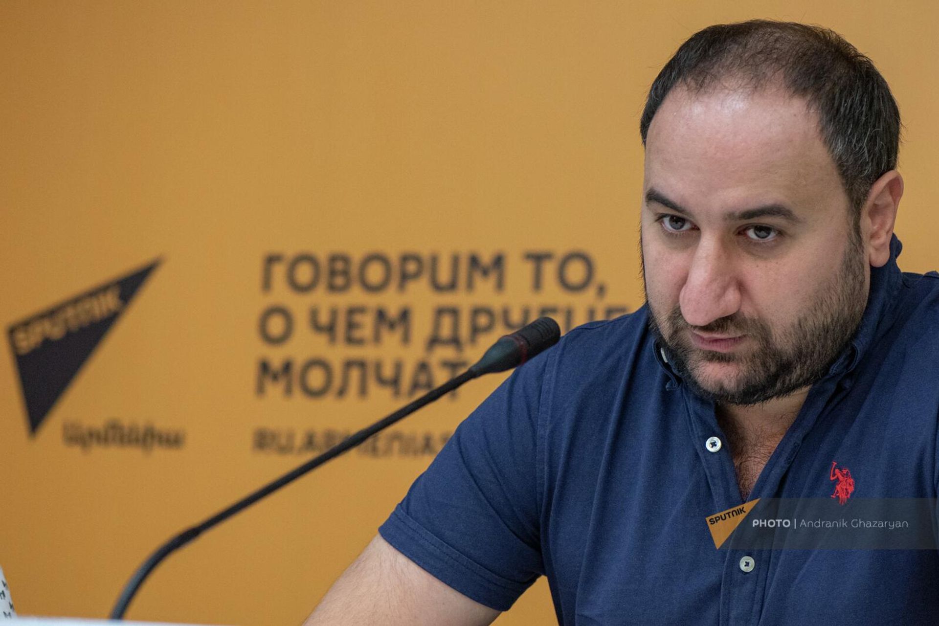 Режиссер Каро Балян на пресс-конференции Шаганэ. Тайна поэта (7 ноября 2022). Еревaн - Sputnik Армения, 1920, 07.11.2022