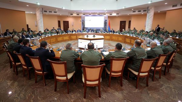 Совещание во главе с премьер-министром Николом Пашиняном в административном комплексе Министерства обороны (9 ноября 2022). Еревaн - Sputnik Армения