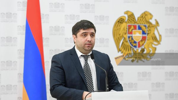Пресс-конференция заместителя председателя Постоянной комиссии НС по вопросам региональной и евразийской интеграции Вагаршака Акопяна и первого заместителя председателя Комитета Госдумы ФС РФ по делам СНГ, евразийской интеграции и связям с соотечественниками Казбека Тайсаева (10 ноября 2022). Еревaн - Sputnik Армения