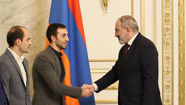 Վարչապետ Փաշինյանը հյուրընկալել է մարմնամարզության Աշխարհի չեմպիոն Արթուր Դավթյանին - Sputnik Արմենիա