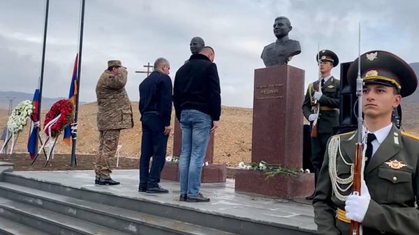 Неподалеку от Ерасха заложена капсула военно-патриотического Центра Za Мир и сада Россия  - Sputnik Армения