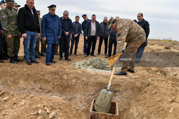 Торжественная закладка капсулы учебно-методического центра военно-патриотического воспитания молодежи (11 ноября 2022). Араратская область - Sputnik Армения