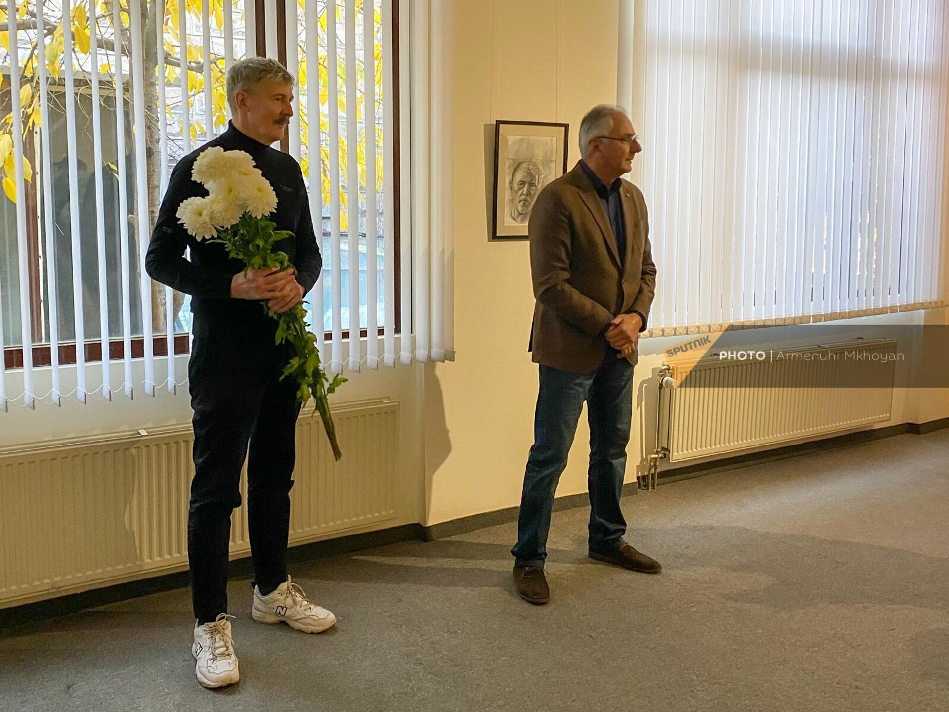 Открытие персональной выставки члена Союза художников РФ Алексея Дурасова (12 ноября 2022). Гюмри Открытие персональной выставки члена Союза художников РФ Алексея Дурасова (12 ноября 2022). Гюмри - Sputnik Армения, 1920, 12.11.2022