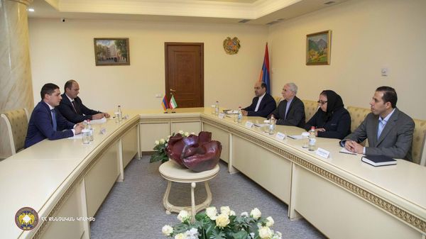 Председатель Следственного комитета Аргишти Кярамян принял посла Ирана Аббаса Бадахшана Зохура (16 ноября 2022). Еревaн - Sputnik Армения