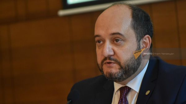 Руководитель аппарата премьер-министра Араик Арутюнян на пресс-конференции по итогам фестиваля STARMUS VI (18 ноября 2022). Еревaн - Sputnik Армения