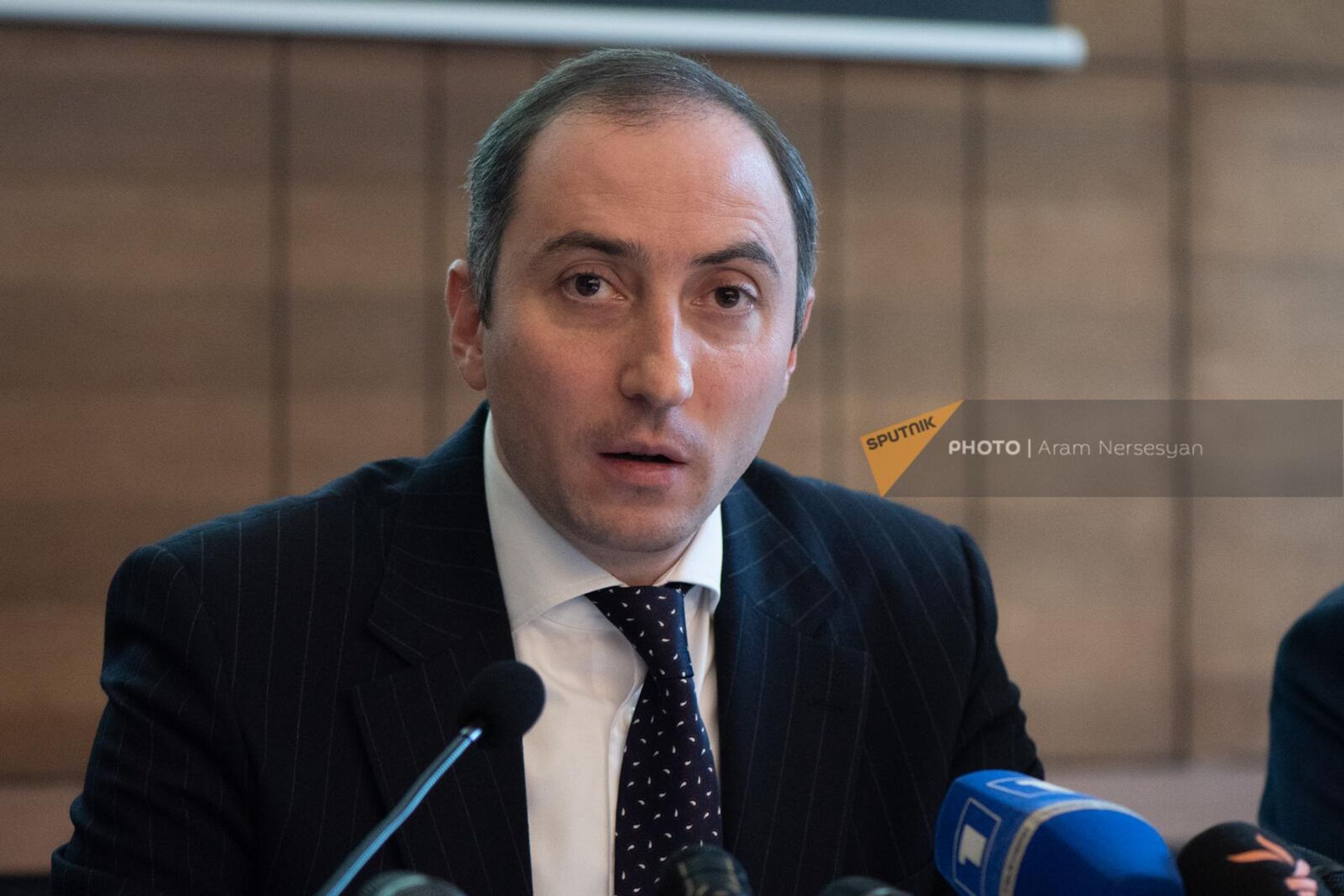 Министр высокотехнологичной промышленности Армении Роберт Хачатрян на пресс-конференции, посвященной работе армянского спутника ArmSAT-1 (18 ноября 2022). Еревaн - Sputnik Արմենիա, 1920, 26.06.2023