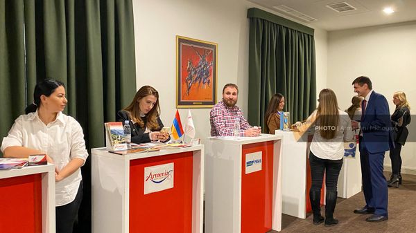 Туристическая выставка в рамках познавательного визита представителей белорусских туроператоров и СМИ в Армению (18 ноября 2022). Гюмри - Sputnik Армения