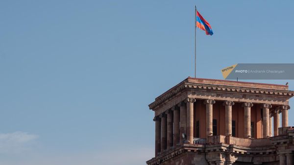 Флаг Армении на башне Дома правительства - Sputnik Армения