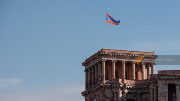 Флаг Армении на башне Дома правительства - Sputnik Армения