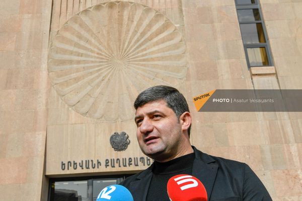 Акция протеста перед зданием мэрии с требованием восстановить финансирование велосипедных дорожек (22 ноября 2022). Еревaн Акция протеста перед зданием мэрии с требованием восстановить финансирование велосипедных дорожек (22 ноября 2022). Еревaн - Sputnik Армения