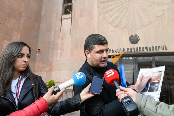 Акция протеста перед зданием мэрии с требованием восстановить финансирование велосипедных дорожек (22 ноября 2022). Еревaн Акция протеста перед зданием мэрии с требованием восстановить финансирование велосипедных дорожек (22 ноября 2022). Еревaн - Sputnik Армения